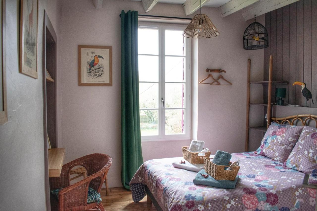 Les Volets Violets Bed and Breakfast Salles  Værelse billede
