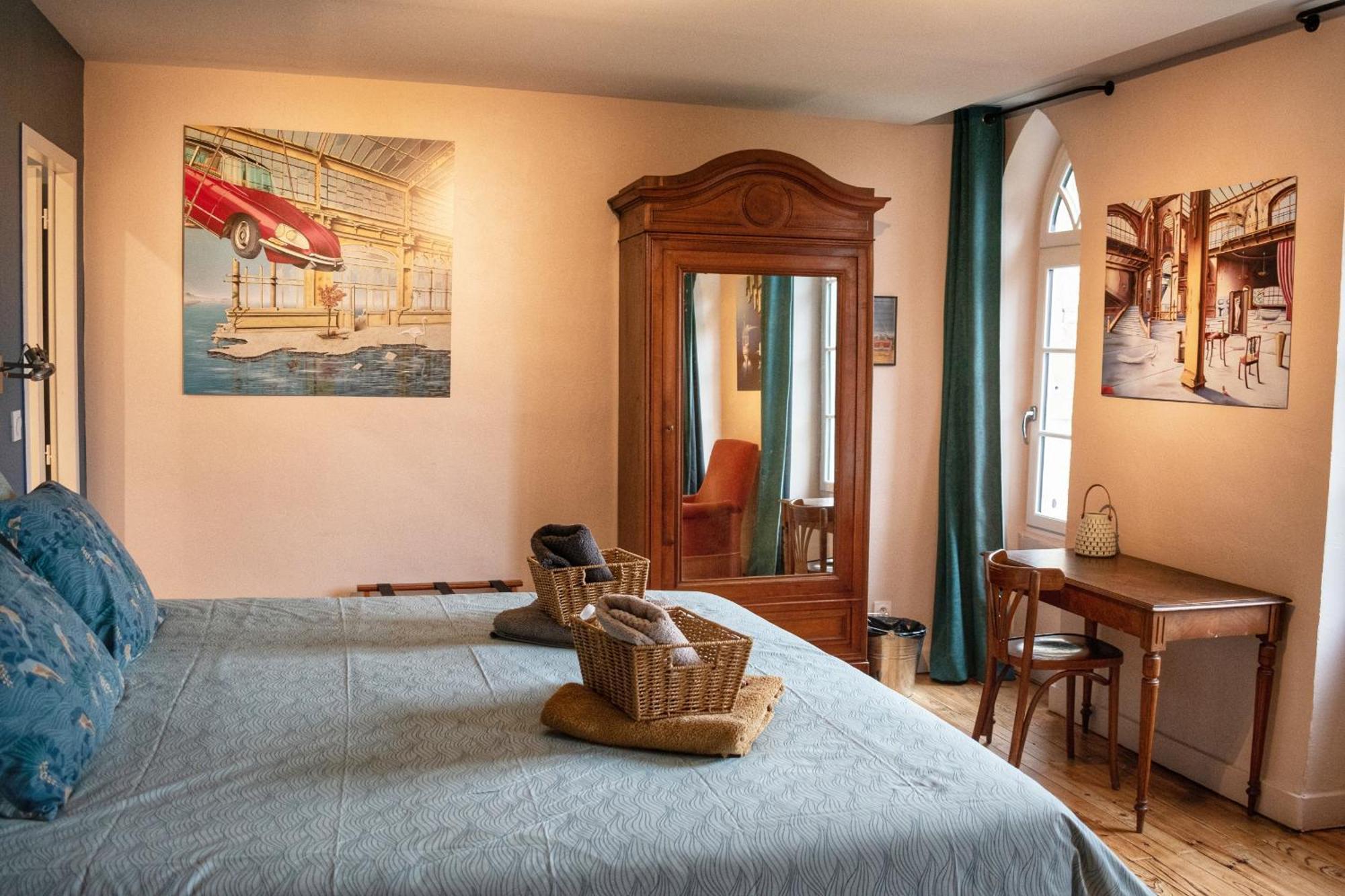 Les Volets Violets Bed and Breakfast Salles  Værelse billede